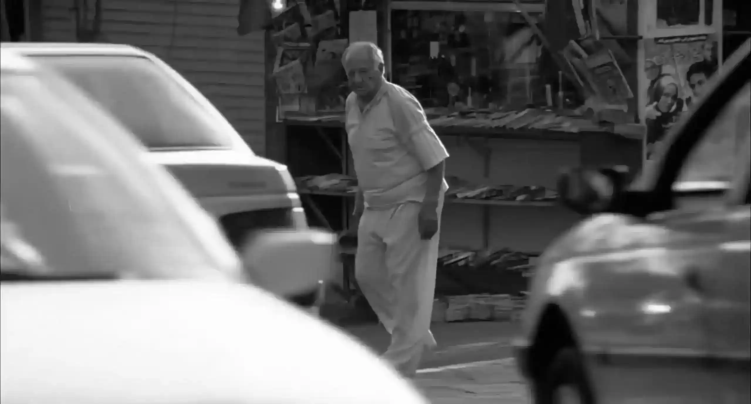 Fotoğraf 25 Nadir’in babası araç trafiğinin ortasında yürürken